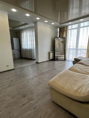 Володимира Івасюка просп. (Героїв Сталінграду), 2-Д