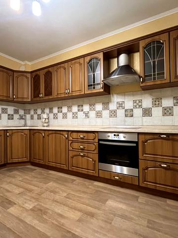 Олександра Попова вул., 3