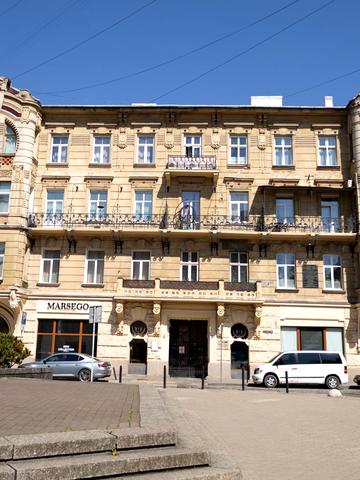 Генерала Петра Григоренка пл. (Перемоги), 4