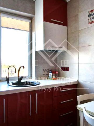 Українська вул., 1