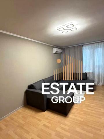 Богдана Хмельницького просп. (Героїв Сталінграда), 8-Е