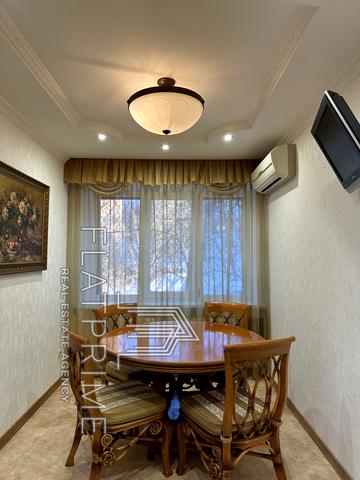 Бастіонна вул., 15