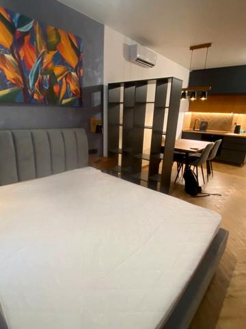 Олени Теліги вул., 25