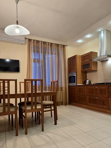 Введенська вул., 27/51