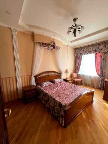 Рейтарська вул., 26