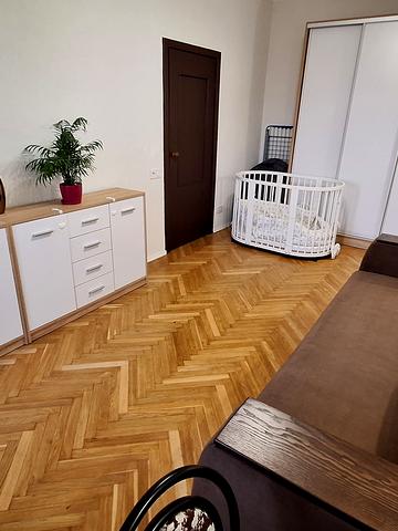 Студентська вул., 6