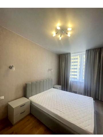 Михайлівська вул., (Будинок 1)