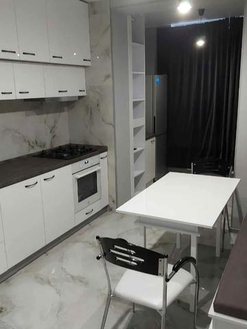 Героїв Небесної Сотні просп., 36