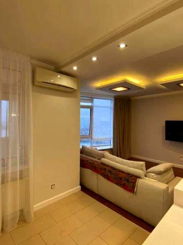 Миколи Ушакова вул., 1-В