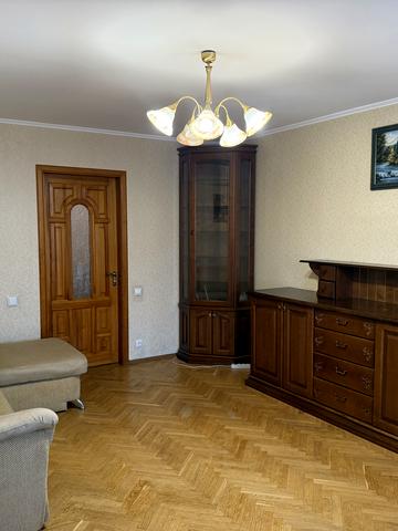 Валерія Лобановського просп. (Червонозоряний), 18