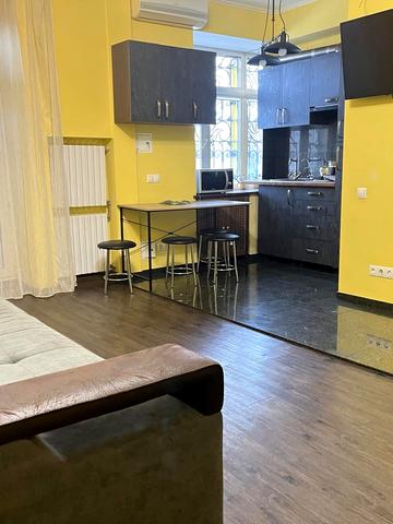 Привокзальна вул., 4