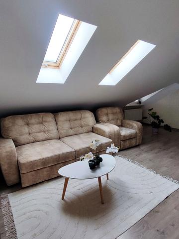 Яблунева вул., 8