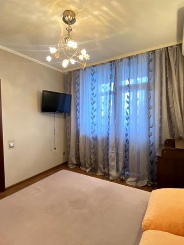 Миколи Бажана просп., 8-Б