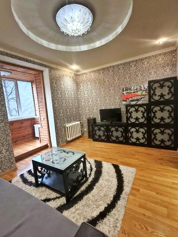 Володимира Мономаха вул. (Московська), 10