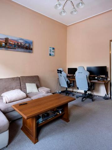 Лазнева вул., 8