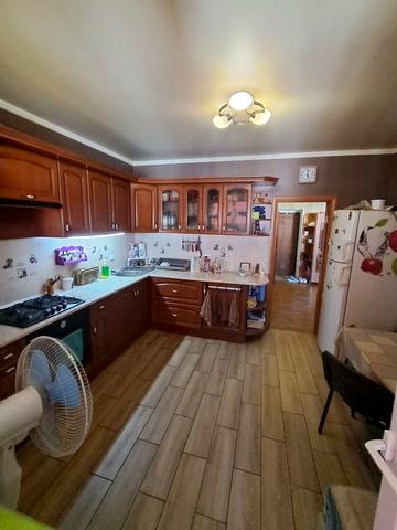 Інститутська вул., 8/2