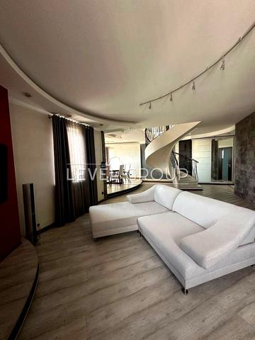 Анни Ахматової вул., 13-Г