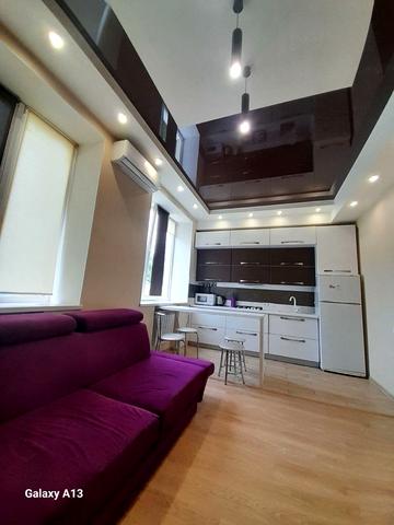 Дмитрівська вул., 19