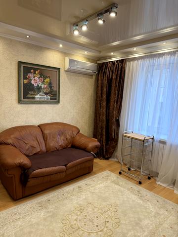 Рибальська вул., 8