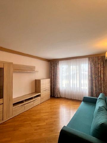 Академіка Філатова вул., 52/2