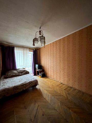 Новосільна вул., 19