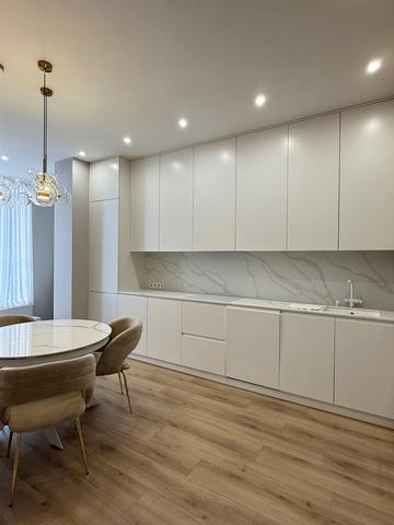 Добровольців вул. (Маршала Говорова), 8