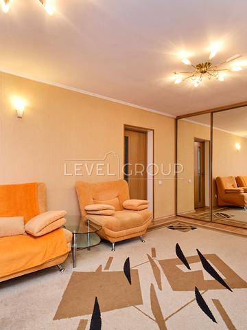 Святошинська пл., 1