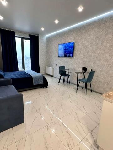 Набережна Перемоги вул., 7