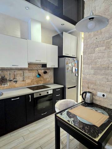 Валерія Лобановського вул., 21