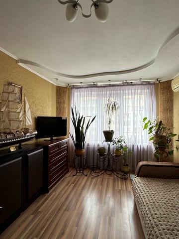 Євгена Чикаленка вул., 72