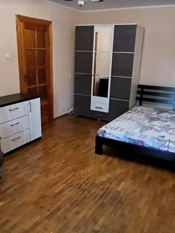 Дьогтянецька вул. (Лізи Чайкіної), 2