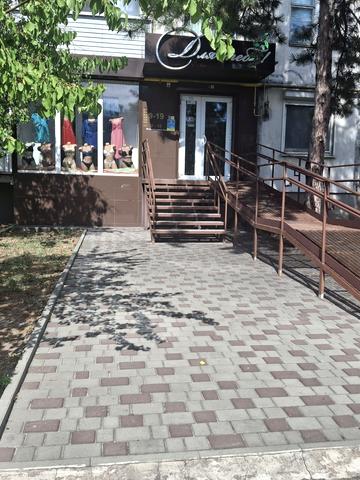 Героїв Дніпра просп., 22