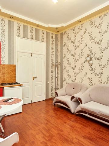 Театральний пров. (Чайковського), 12