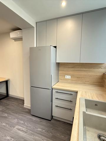 Машинобудівників вул., 27