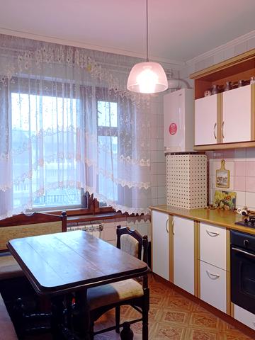 Героїв просп., 10