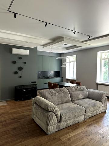 Воздвиженська вул., 28/30