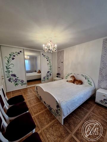 Здолбунівська вул., 13