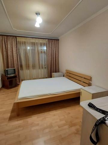 Золота вул. (), 7