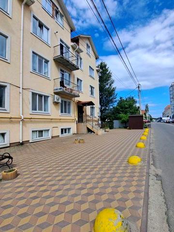 Богдана Хмельницького вул., 12