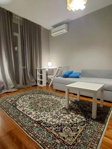 Анатолія Петрицького вул., 21