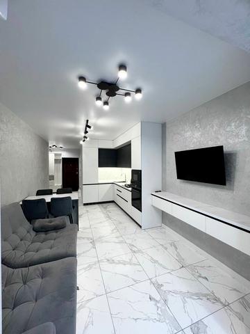 Набережна Перемоги вул., 42