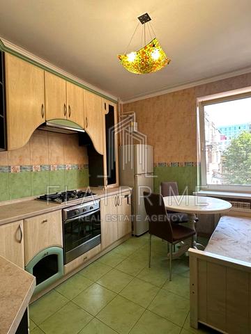 Волоська вул., 36/38