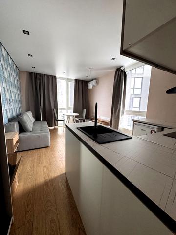 Зарічна вул., 6