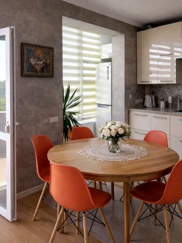 Пилипа Орлика вул., 1