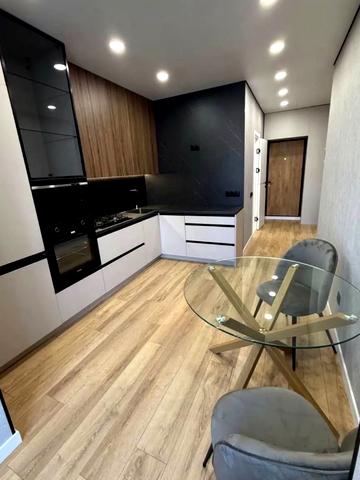 Героїв Небесної Сотні просп., (Будинок 14/4)