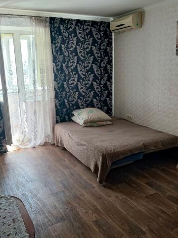 Червона вул., 38