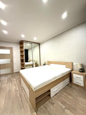 Миколи Ушакова вул., 1-Д