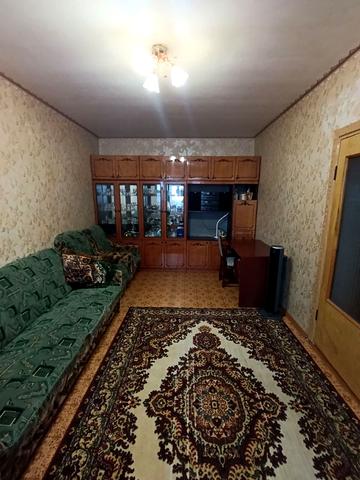 Захисників України вул., 8