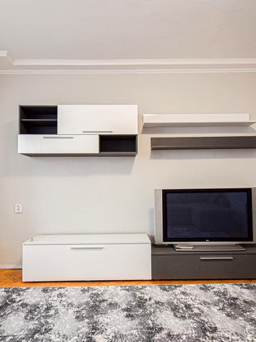 Київська вул., 8