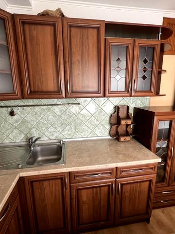 Воскресенська вул., 3